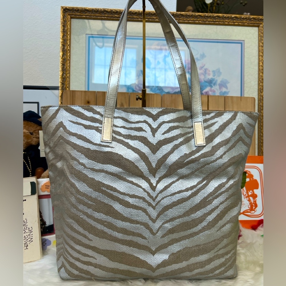 πMichael Kors Silver Metallic Zebra Print Shoppers Tote - Picture 3 of 7